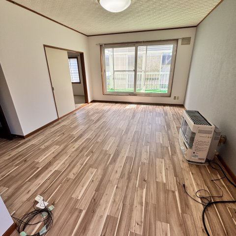 登別市千歳町3丁目25-4戸建の居間・リビング