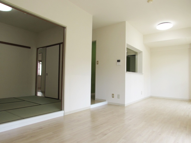 REIWA宝塚の居間・リビング