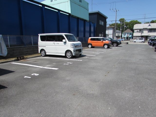 REIWA宝塚の駐車場