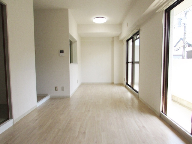 REIWA宝塚の居間・リビング