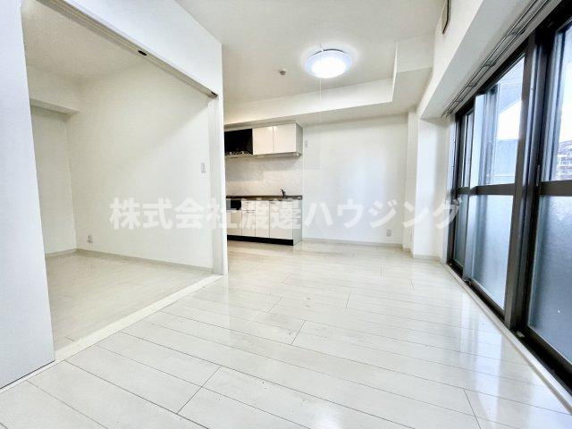 グランシャリオ江坂の洋室