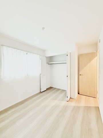 中央区鴨江　1棟　1号棟の洋室|ダブルベッドを置いてもゆとりの広さです！

