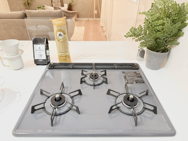 中央区鴨江のキッチン|使いやすい3つ口コンロ！
