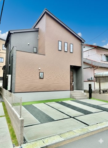 中央区鴨江の駐車場|駐車場は３台並列駐車可能です。