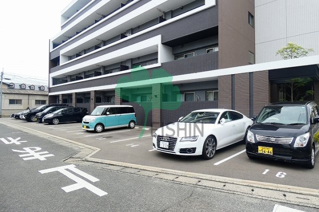 レトワール吉塚の駐車場