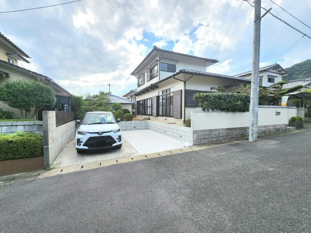 【リフォーム × 中古戸建て】北九州市小倉南区下吉田3丁目の外観|駐車並列２台可能です♪