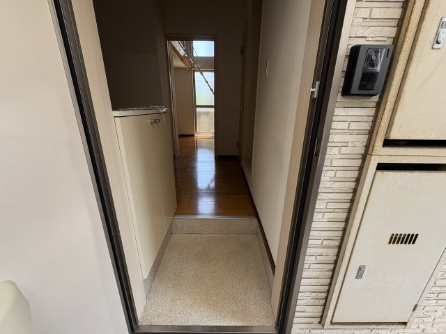 エール本八幡Aの玄関