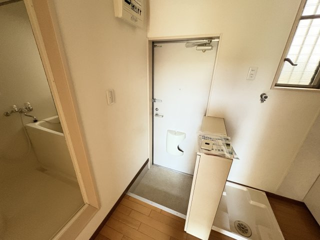 エール本八幡Aの玄関