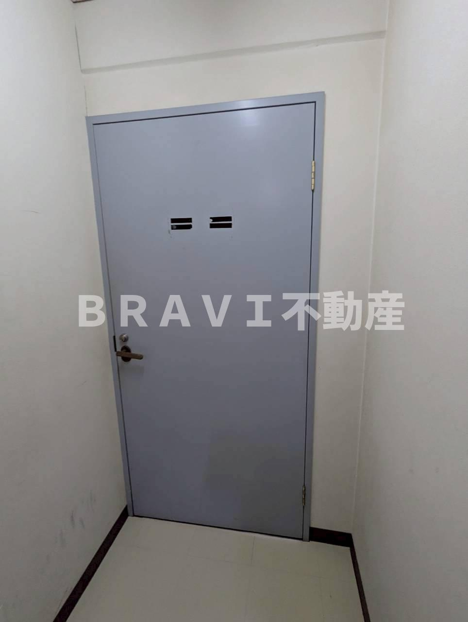 ビルキューブ BRAVI不動産の玄関