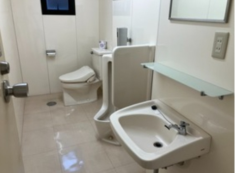 日機ビルの洗面所