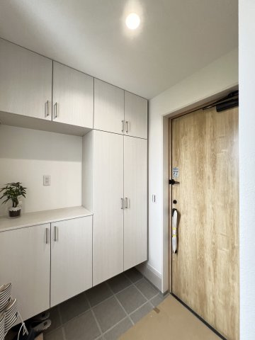 橿原市曲川3丁目全5区画の玄関|明るく開放的な内玄関