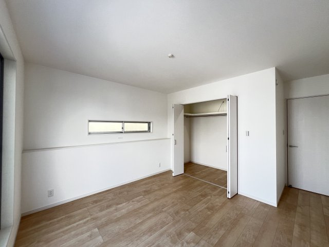 橿原市曲川3丁目全5区画の寝室|主寝室にぴったりな洋室8帖　クローゼット付き