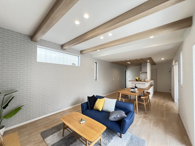 橿原市曲川3丁目全5区画の居間・リビング|ＬＤＫ20帖　明るく開放的な空間です♪