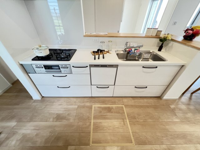 橿原市曲川3丁目全5区画のキッチン|引き出し収納で使いやすいシステムキッチン