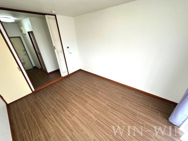 スカイビレッジアイセイの居間・リビング|イメージ（同建物内別部屋の写真です）