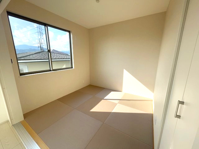 佐伯区五月が丘４丁目　№36071の和室|1階　4.5帖
ゆっくり落ち着ける
空間です。