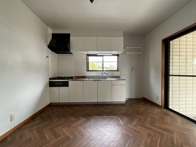 仲町3丁目住宅の洋室|ダイニングキッチンのお部屋になります。