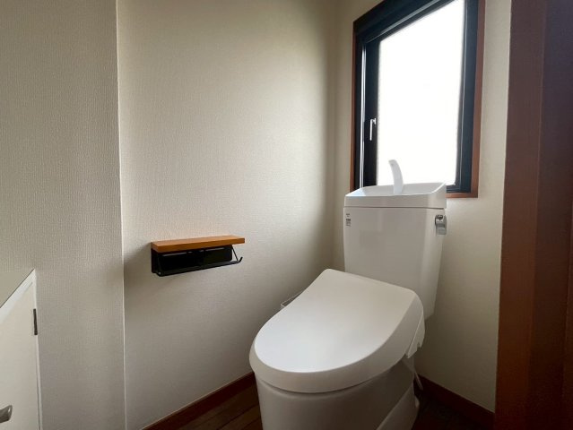 仲町3丁目住宅のトイレ|ゆったりとした空間のトイレです