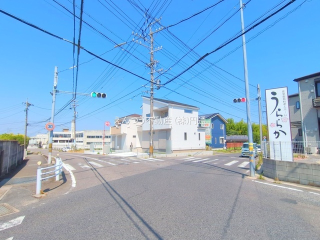 グラファーレ坂上町の前面道路含む現地写真