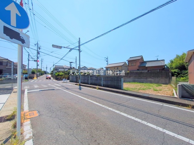 グラファーレ坂上町の前面道路含む現地写真