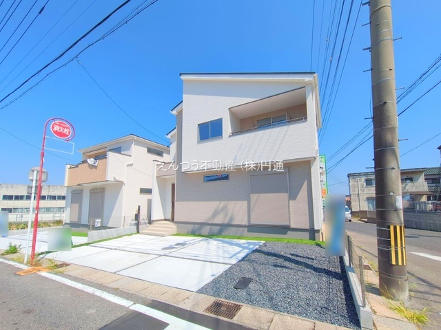 グラファーレ坂上町の前面道路含む現地写真