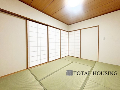 【和室】 | ライオンズマンション円山南 | 和室　約6.0帖
LDKと隣接した和室でリビングから目が届く場所なので、お子様の遊び部屋・お昼寝スペースとして使うのもオススメです♪