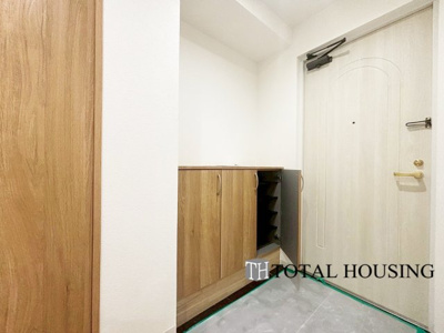 【玄関】 | ライオンズマンション円山南 | 住まう人も来客も入った時にワクワクさせてくれるオシャレな玄関♪
収納もたっぷりあるので、靴がたくさんあっても安心！
気持ちの良い朝は、毎日ここからスタートしていきます♪