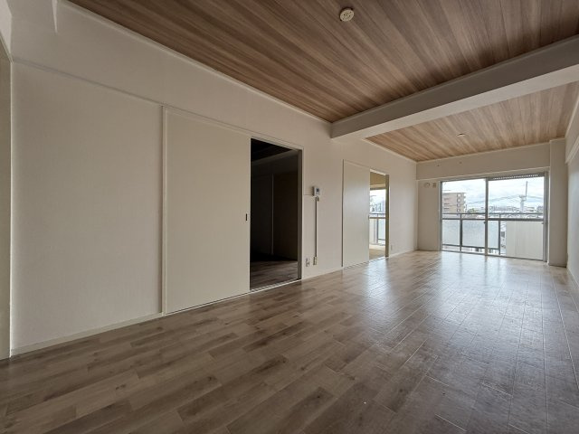 アスモ岡町の居間・リビング