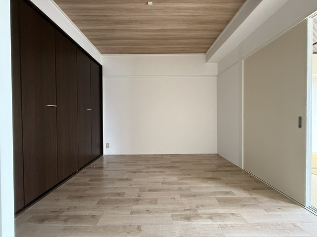 アスモ岡町の洋室