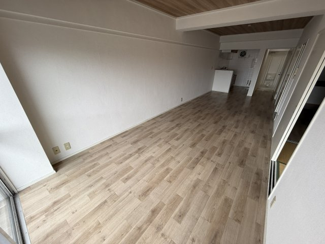 アスモ岡町の居間・リビング