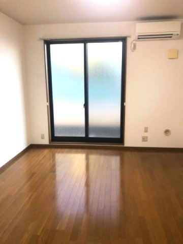 アンプルールブワ　セストの洋室