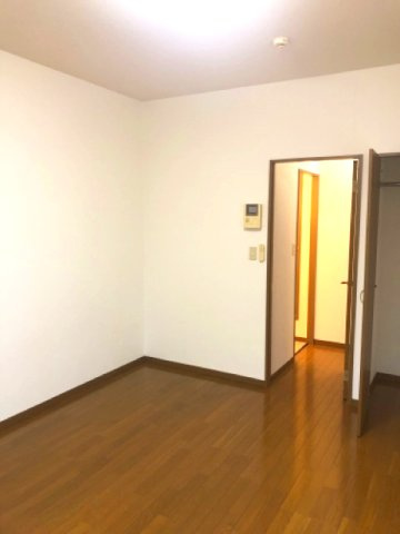 アンプルールブワ　セストの洋室