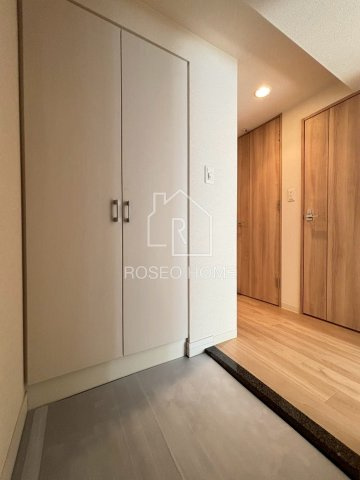 プレサンス北浜パレスの玄関