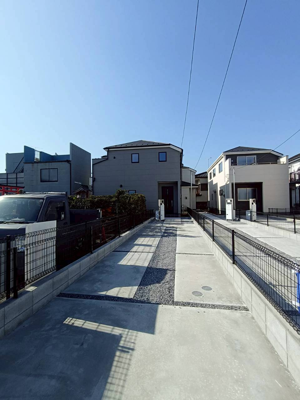 三郷市　彦糸1丁目　新築戸建　全5棟の駐車場|車をお持ちの方に嬉しい駐車場付きの物件です
