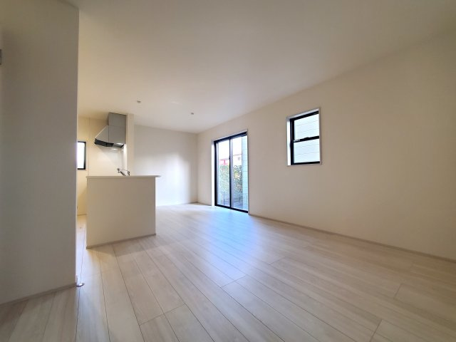 三郷市　彦糸1丁目　新築戸建　全5棟の居間・リビング|リビングです