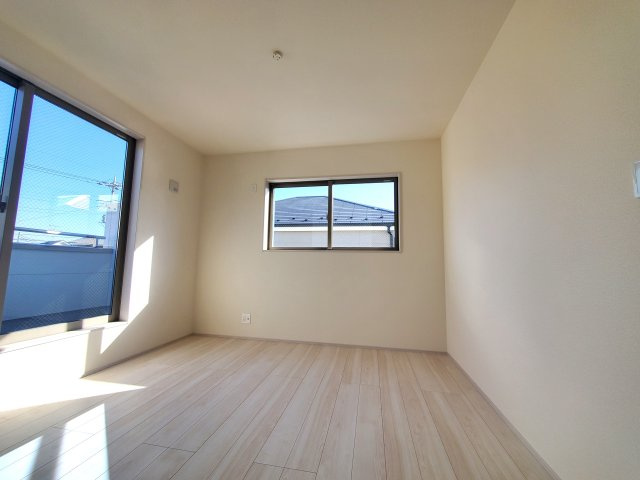 三郷市　彦糸1丁目　新築戸建　全5棟の洋室|ゆったりした洋室です