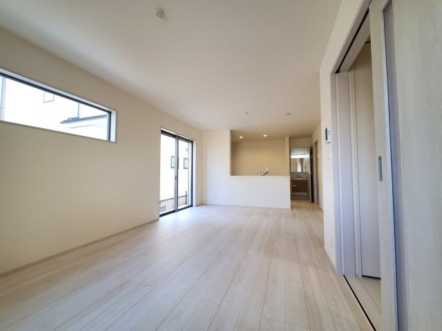 三郷市　彦糸1丁目　新築戸建　全5棟の居間・リビング|居間です