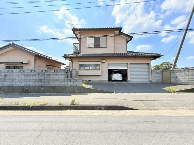 鹿嶋市大字平井中古戸建の前面道路含む現地写真