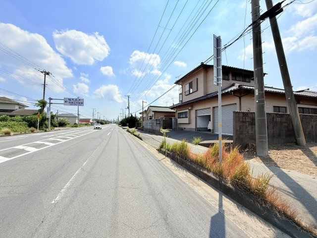 鹿嶋市大字平井中古戸建の前面道路含む現地写真