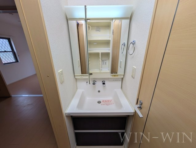 EAST・SIDE 壱番館の独立洗面台