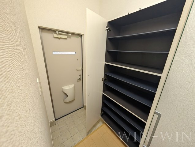 EAST・SIDE 壱番館の玄関