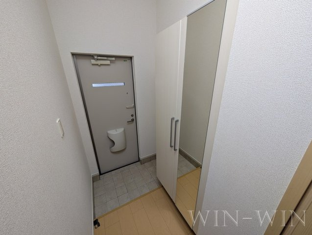 EAST・SIDE 壱番館の玄関