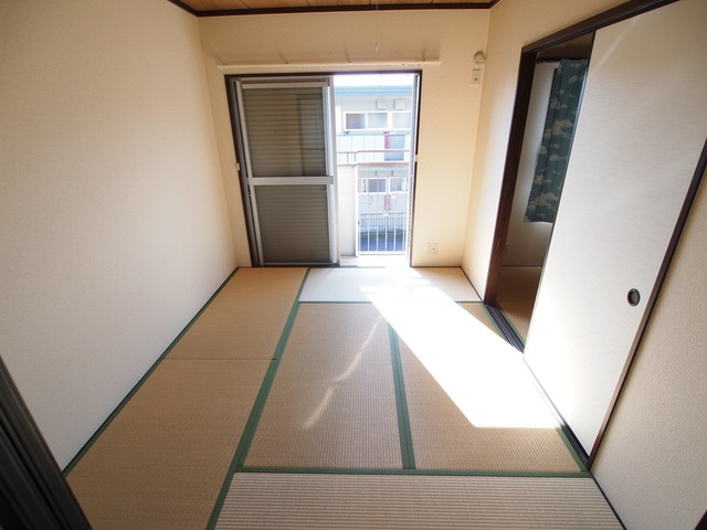 稲葉ハイツBの内装