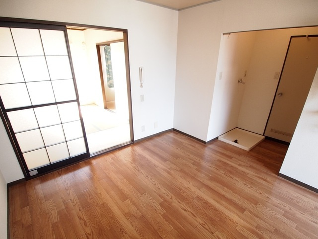 稲葉ハイツBの居間・リビング