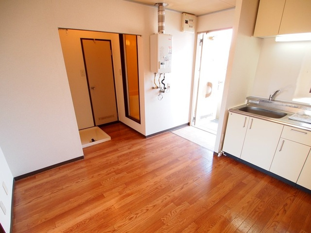 稲葉ハイツBの居間・リビング