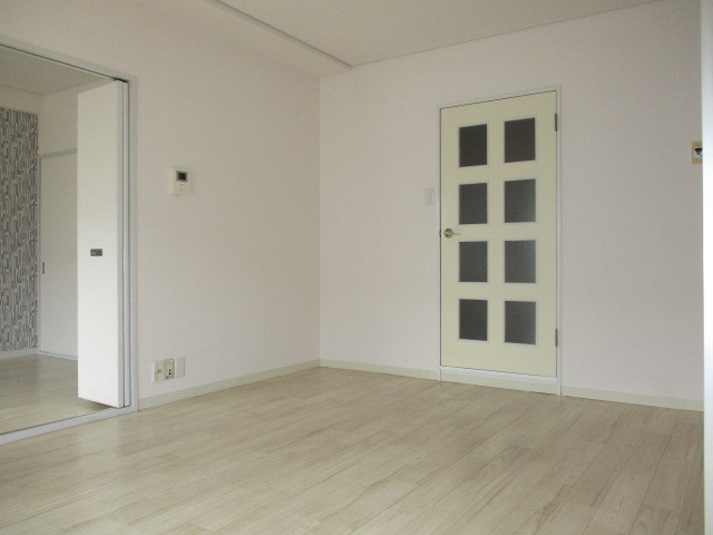 ラフォーレ三郷の居間・リビング