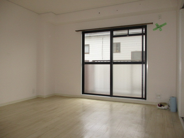 ラフォーレ三郷の居間・リビング