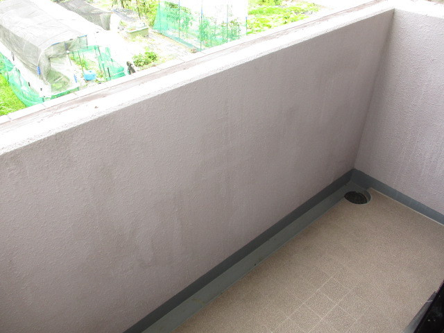 ラフォーレ三郷のバルコニー