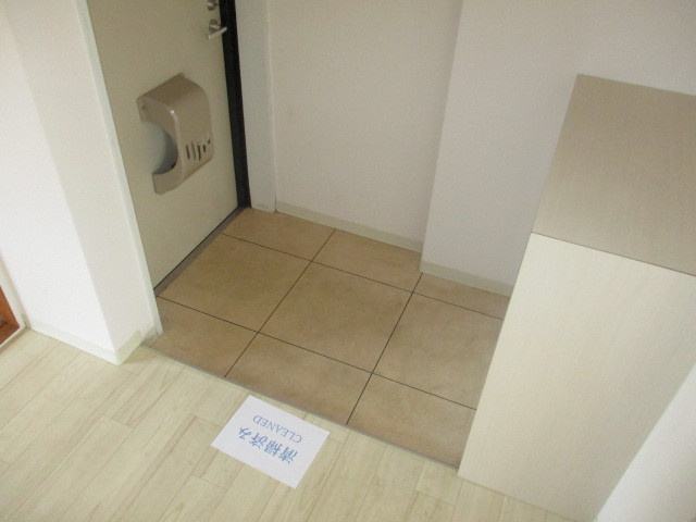 ラフォーレ三郷の玄関