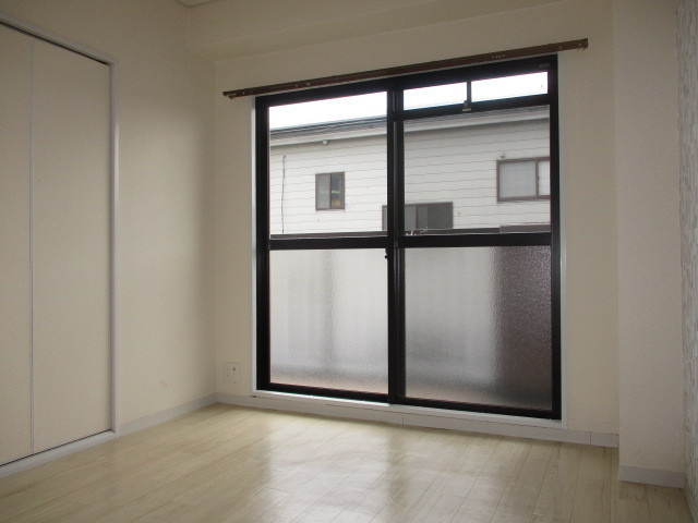 ラフォーレ三郷の居間・リビング